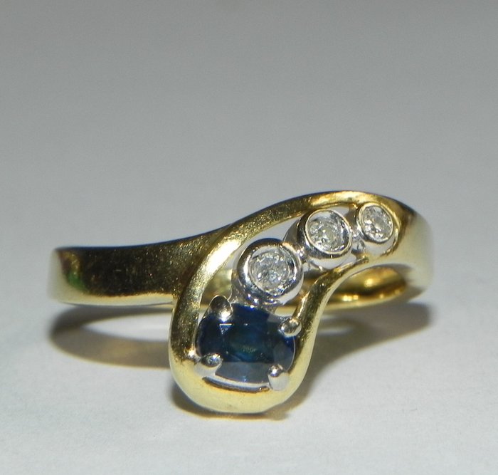 Ring - 18 kraat Gulguld Safir - Diamant