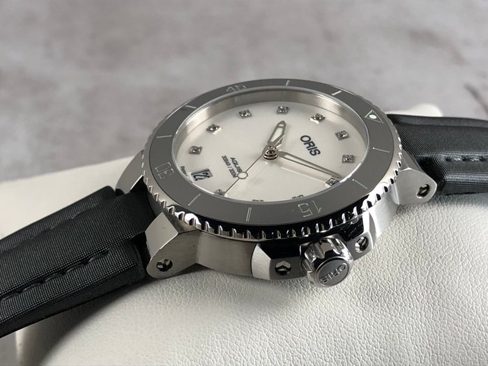 Oris - Aquis Date Diamonds Automatic - 01 733 7731 4191-07 5 18 45FC - Kvinder - 2011-nu