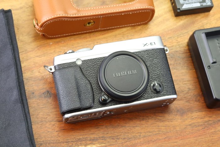 Fuji Fujifilm X-E1 Body + accessoires Digitalkamera