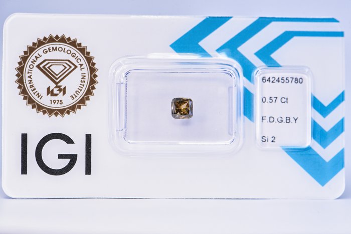 Ingen mindstepris - 1 pcs Diamant  (Naturfarvet)  - 0.57 ct - Pude - Fancy deep Brunlig, Grønlig Gul - SI2 - International Gemological Institute (IGI)