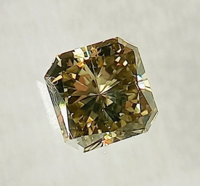 Ingen mindstepris - 1 pcs Diamant  (Naturfarvet)  - 0.63 ct - Radiant - Fancy Brun Gul - VVS2 - International Gemological Institute (IGI)