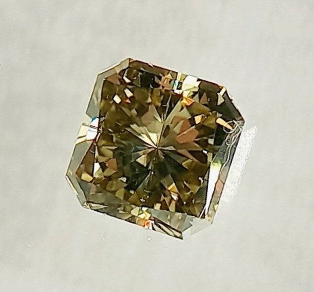 Ingen mindstepris - 1 pcs Diamant  (Naturfarvet)  - 0.63 ct - Radiant - Fancy Brun Gul - VVS2 - International Gemological Institute (IGI)