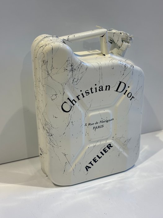 Rob VanMore - Oil Crisis Christian Dior L - 40cm