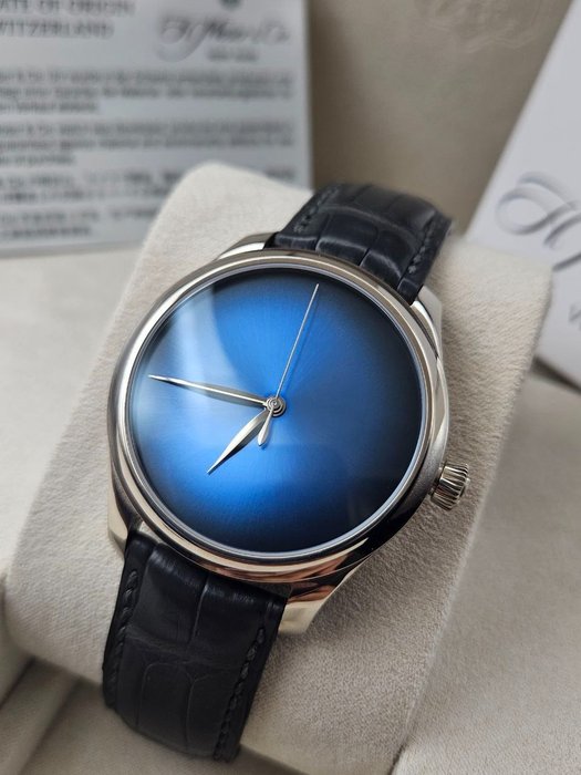 H.Moser  Cie. - Endeavour Centre Seconds 18K White Gold with Blue Dial Limited Edition - 1200-0215 - Mænd - 2011-nu