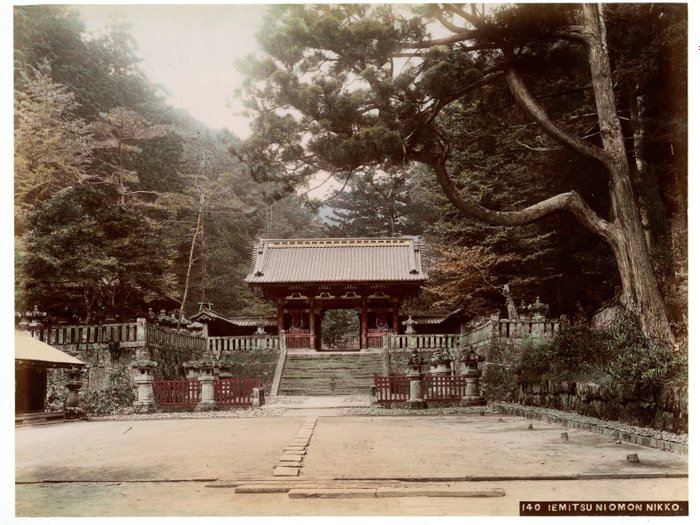 Kusakabe Kimbei, Farsari et divers Yokohama School - "3 vues de temples/jardins"