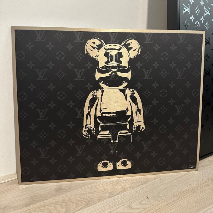 Daluxe Art - 1999 • LV Bear