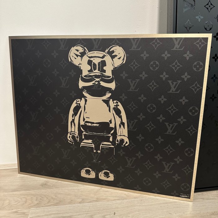 Daluxe Art - 1999 • LV Bear