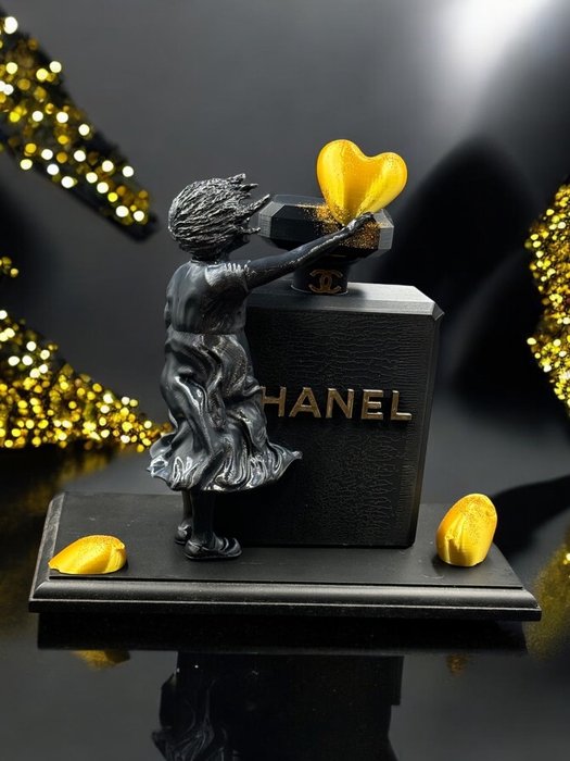 art stray-nos - “Le Cœur au Parfum du désir : Chanel  Banksy”