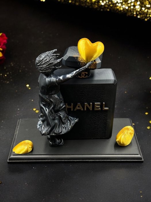 art stray-nos - “Le Cœur au Parfum du désir : Chanel  Banksy”