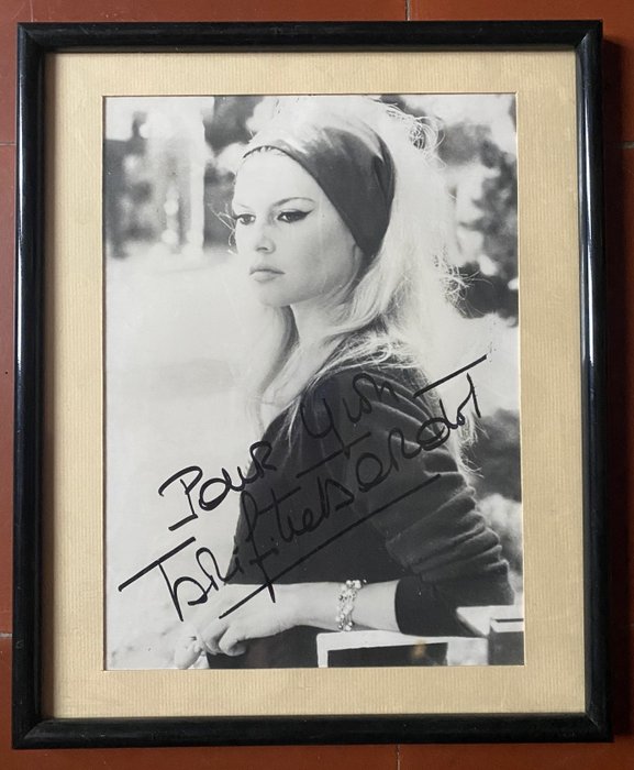 Brigitte Bardot - Photo encadrée avec véritable autographe et dédicace