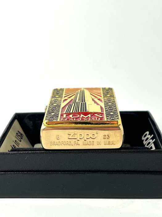 Zippo - Zippo Toms Real estate limited - Lighter - Emalje Forgyldning