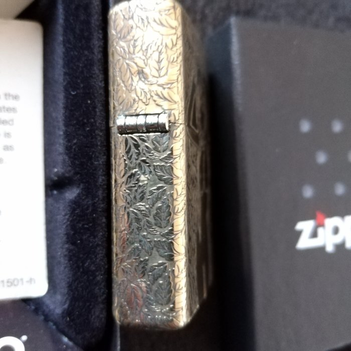 Zippo - Sexy Girl - Armor Case - new - Lommelighter - Gylden messing