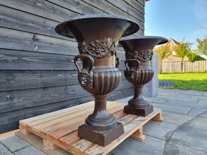 2 XL Chateau Vases - Iron - Vase  - støbejern