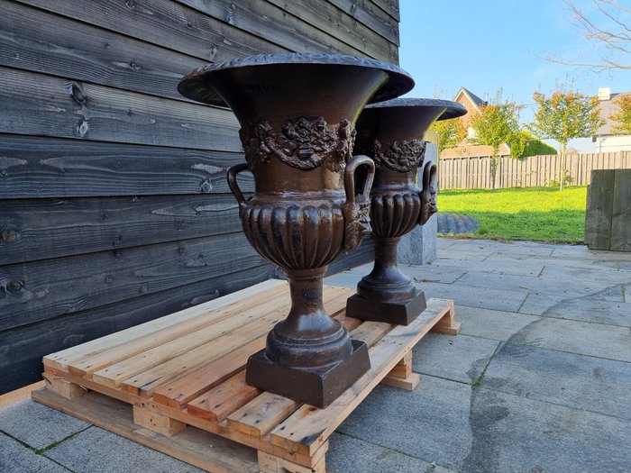 2 XL Chateau Vases - Iron - Vase  - støbejern