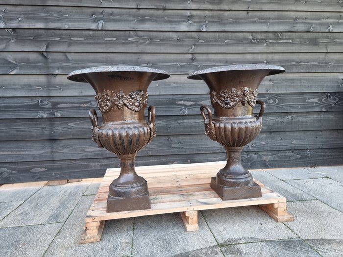 2 XL Chateau Vases - Iron - Vase  - støbejern