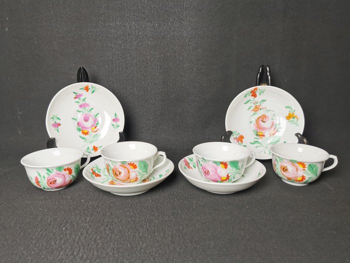 KPM Berlino - Kaffe og te service (8) - Quattro tazze con vaschette inferiori - Porcelæn