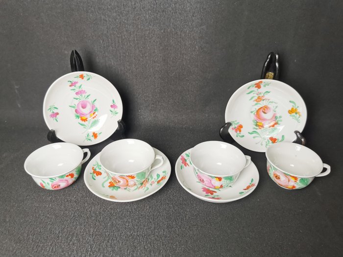 KPM Berlino - Kaffe og te service (8) - Quattro tazze con vaschette inferiori - Porcelæn