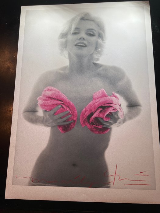 Bert Stern (1929-2013) - Marilyn Monroe Classic Pink Roses XL photo