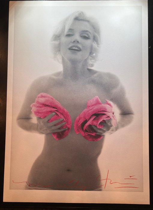 Bert Stern (1929-2013) - Marilyn Monroe Classic Pink Roses XL photo