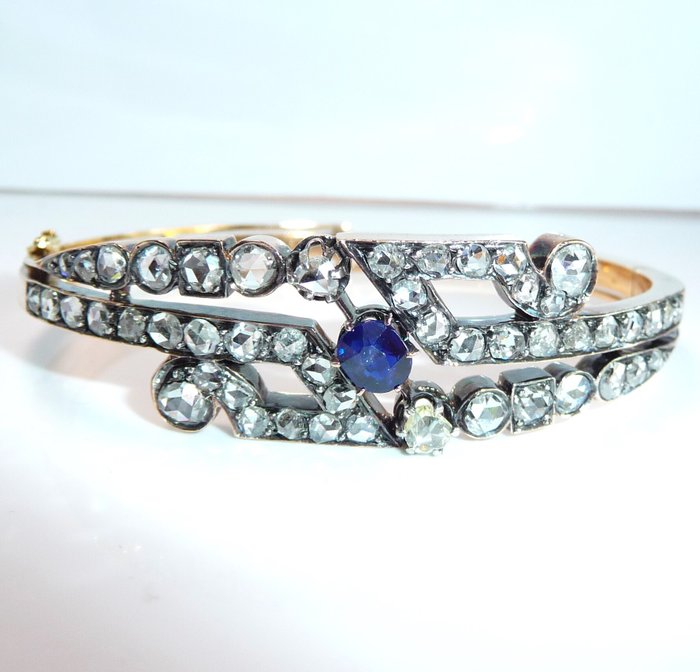 Armbånd - 18 kraat Gulguld -  5.85ct. tw. Diamant (Natur)  - Safir - Armbåndsmanchet 22,52 g