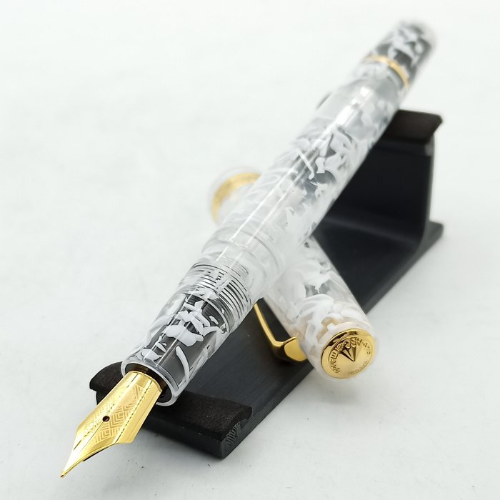 Armando Simoni Club - Studio - White Guatemala - Gold Trim - Fyldepen