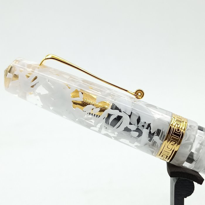 Armando Simoni Club - Studio - White Guatemala - Gold Trim - Fyldepen