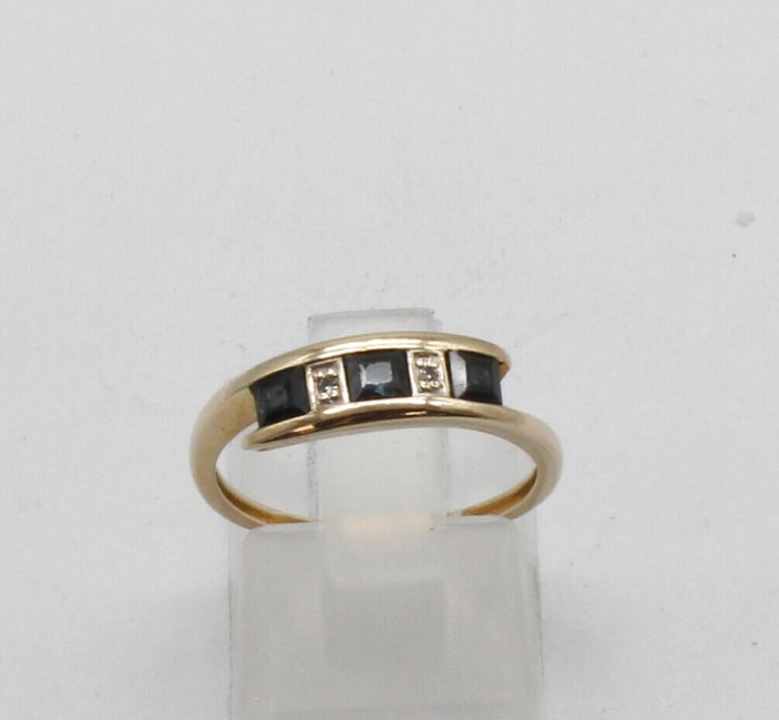 Ingen mindstepris - Ring - 18 kraat Gulguld Safir - Diamant