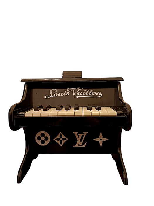 MIND$€T - Louis Vuitton piano