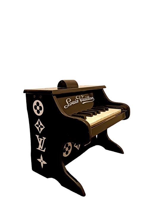 MIND$€T - Louis Vuitton piano