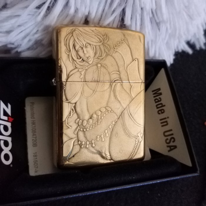 Zippo - 3D Relief - Sexiest Girl - armor case - golden brass - new - Lommelighter - Stål (rustfrit)