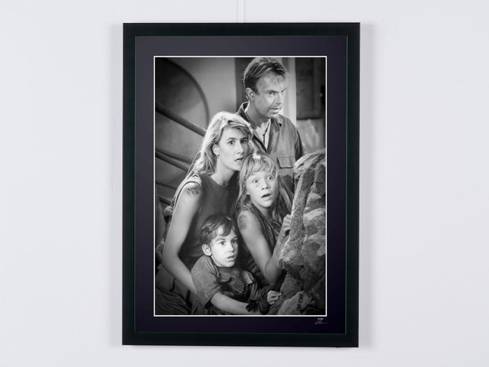 Jurassic Park - Sam Neill and Joseph Mazzello, and actresses Laura Dern and Ariana Richards - Fine Art Photography - Luxury Wooden Framed 70X50 cm- Limited Edition Nr 02 of 30 - Serial ID 30589 - Original Certificate (COA), Hologram Logo Editor and QR Code - 100% New items.