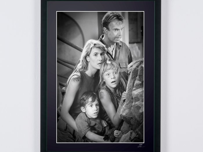 Jurassic Park - Sam Neill and Joseph Mazzello, and actresses Laura Dern and Ariana Richards - Fine Art Photography - Luxury Wooden Framed 70X50 cm- Limited Edition Nr 02 of 30 - Serial ID 30589 - Original Certificate (COA), Hologram Logo Editor and QR Code - 100% New items.