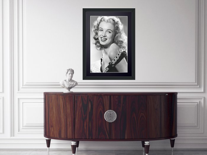 Marilyn Monroe 1948 - Fine Art Photography - Luxury Wooden Framed 70X50 cm - Limited Edition Nr 01 of 30 - Serial ID 1703 - Original Certificate (COA), Hologram Logo Editor and QR Code - 100% New items.