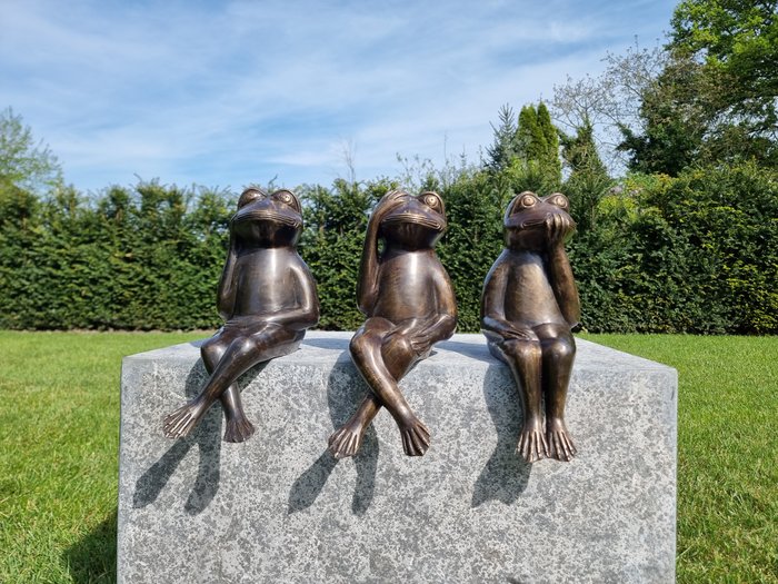 Statuette - A set of 3 jolly frogs (3) - Bronze