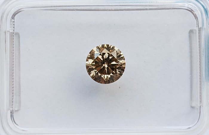 Ingen mindstepris - 1 pcs Diamant  (Naturfarvet)  - 0.57 ct - Rund - Fancy Brun - SI2 - International Gemological Institute (IGI)