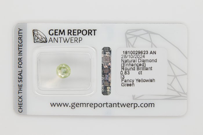 Ingen mindstepris - 1 pcs Diamant  (Farvebehandlet)  - 0.83 ct - Rund - I3 - Gem Report Antwerp (GRA) - INGEN RESERVEPRIS