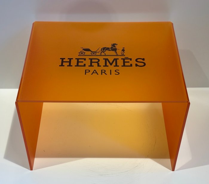 Rob VanMore - Hermes on Orange Acryl-table - 51x40x36cm