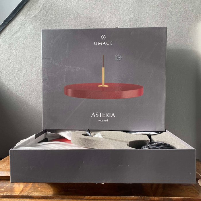 Umage - Hængende lampe - Messing, Metal - Asteria pendel Umage rød