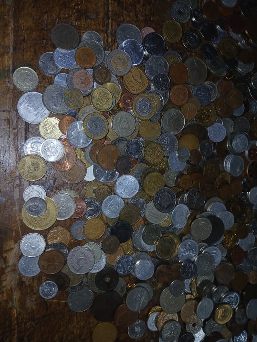 Verden Lot of World Coins 320 kg  (Ingen mindstepris)