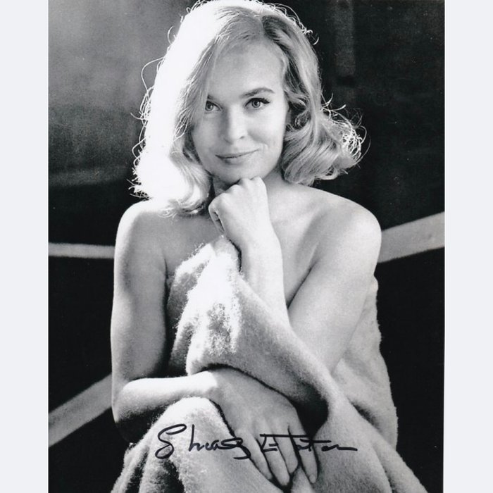 James Bond 007: Goldfinger - Signed by Shirley Eaton (Jill Masterson) - NEW  RARE BTS SHOT!