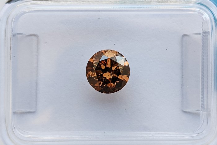 Ingen mindstepris - 1 pcs Diamant  (Naturfarvet)  - 0.71 ct - Rund - Fancy deep Brun Orange - SI1 - International Gemological Institute (IGI)