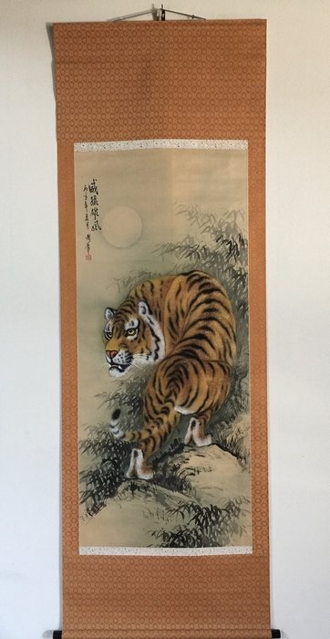 Tiger / Japanese Vintage Hanging Scroll KAKEJIKU / Silk / Hand Painted - Signed - Japan  (Ingen mindstepris)