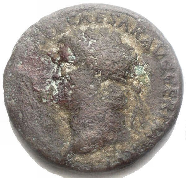 Romarriket. Nero (AD 54-68). Sestertius r/Roma with Parazonium and Victoriola sitting to the left on weapons.