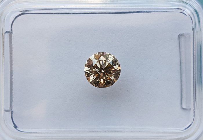 Ingen mindstepris - 1 pcs Diamant  (Naturfarvet)  - 048 ct - Rund - Fancy intense Brunlig Gul - I1 - International Gemological Institute (IGI)