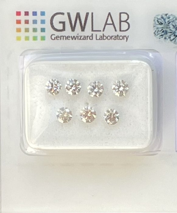 Ingen mindstepris - 7 pcs Diamant  (Natur)  - 0.73 ct - Rund - SI1, VS1 - Gemewizard Gemological Laboratory (GWLab) - Grå