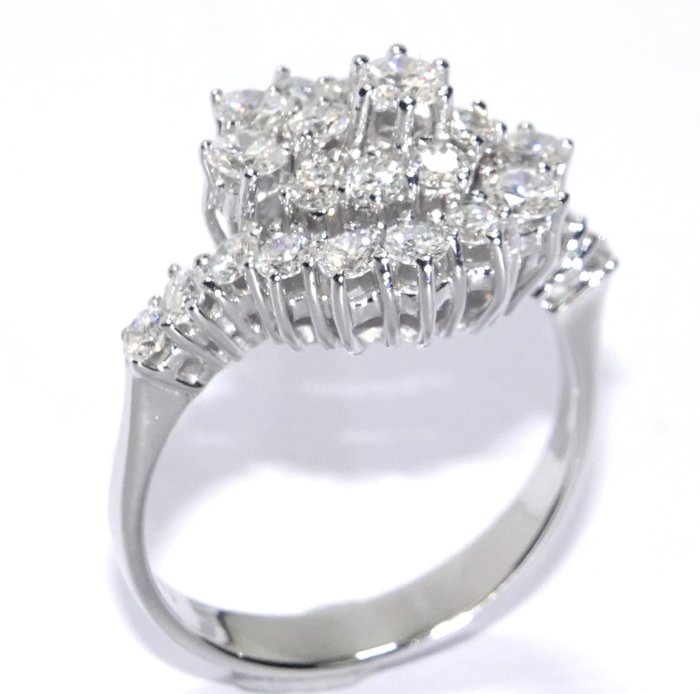 Ring - 14 karat Hvidguld -  1.36ct. tw. Diamant (Natur)