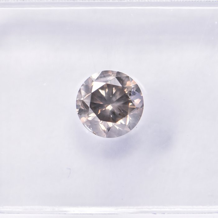 Ingen mindstepris - 1 pcs Diamant  (Naturfarvet)  - 0.61 ct - Rund - Fancy Brunlig, Grå Gul - I1 - International Gemological Institute (IGI)