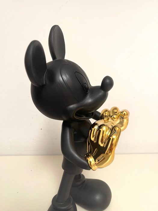 Leblon Delienne - Skulptur, Mickey Mouse with love - 30 cm - Guld, Harpiks - 2022