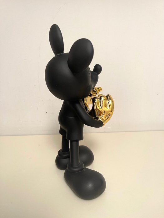 Leblon Delienne - Skulptur, Mickey Mouse with love - 30 cm - Guld, Harpiks - 2022