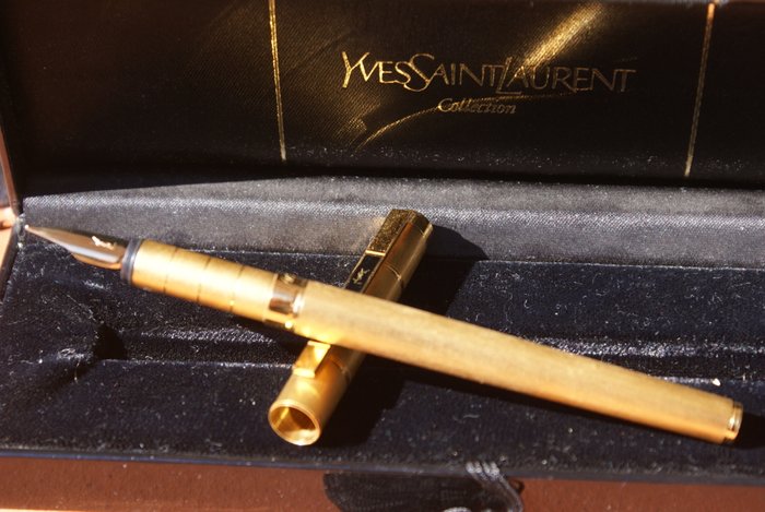 Collector stylo plume Yves Saint Laurent plaqué or avec son écrin - Fyldepen